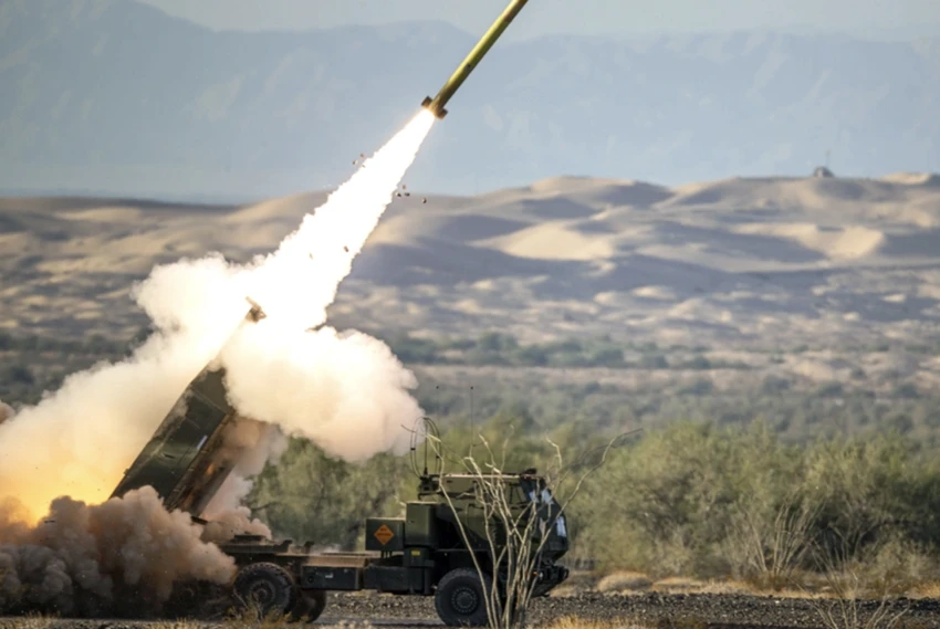 Mỹ thử bắn pháo MLRS từ bệ phóng MIMARS tại dãy núi Chocolate (bang California, Mỹ). Ảnh: US MARINE CORPS Mỹ thử bắn pháo MLRS từ bệ phóng MIMARS tại dãy núi Chocolate (bang California, Mỹ). Ảnh: US MARINE CORPS