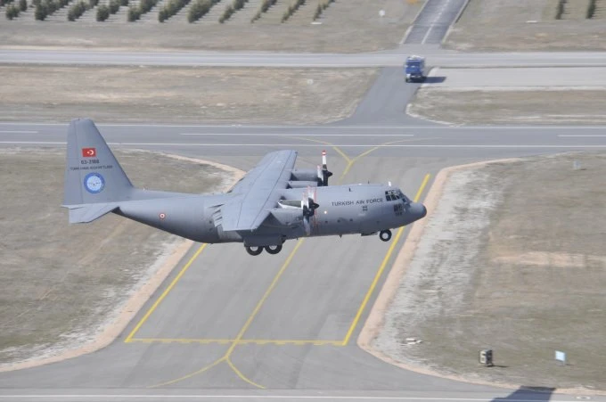 Ảnh chụp máy bay C-130 của Thổ Nhĩ Kỳ tại sân bay Ankara hồi tháng 12-2020. Ảnh: DAILY SABAH Ảnh chụp máy bay C-130 của Thổ Nhĩ Kỳ tại sân bay Ankara hồi tháng 12-2020. Ảnh: DAILY SABAH