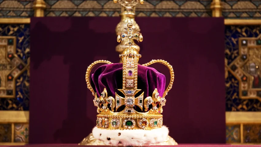 Vua Charles III sẽ nhận Vương miện Thánh Edward trong ngày 6-5. Ảnh: CNN Vua Charles III sẽ nhận Vương miện Thánh Edward trong ngày 6-5. Ảnh: CNN