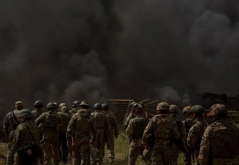 Quân Kiev trong một cuộc tập luyện tại vùng Chernihiv (Ukraine) trong ngày 15-5. Ảnh: REUTERS Quân Kiev trong một cuộc tập luyện tại vùng Chernihiv (Ukraine) trong ngày 15-5. Ảnh: REUTERS