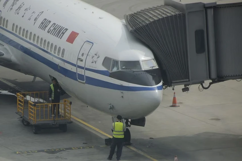 Máy bay của hãng hàng không quốc tế Trung Quốc Air China tại sân bay thủ đô Bắc Kinh. Ảnh: REUTERS Máy bay của hãng hàng không quốc tế Trung Quốc Air China tại sân bay thủ đô Bắc Kinh. Ảnh: REUTERS