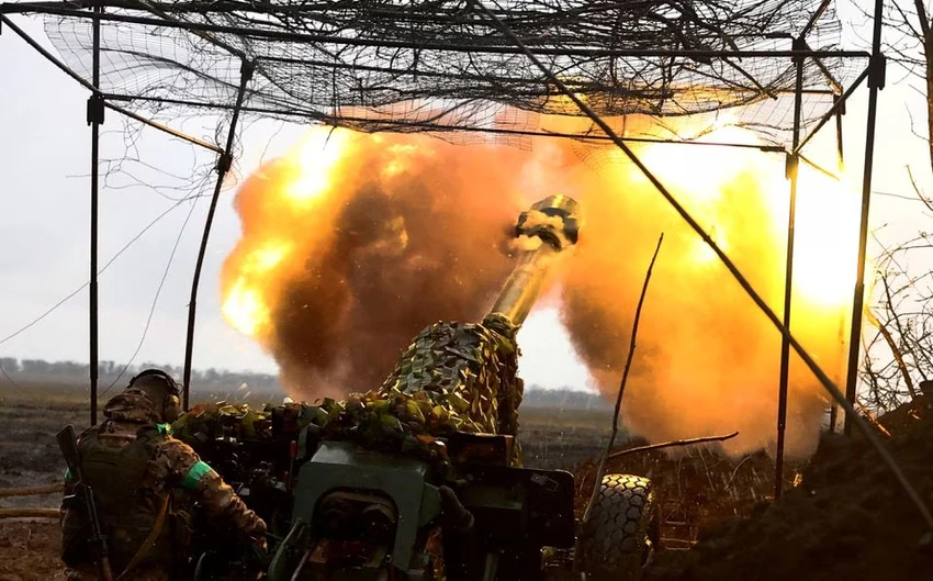 Pháo binh Kiev khai hỏa tại trận địa Bakhmut (Ukraine) hồi cuối tháng 4. Ảnh: REUTERS Pháo binh Kiev khai hỏa tại trận địa Bakhmut (Ukraine) hồi cuối tháng 4. Ảnh: REUTERS