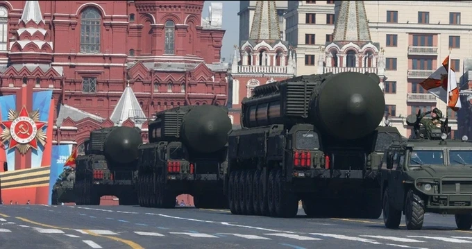 Các tổ hợp tên lửa Nga trong cuộc duyệt binh hồi 9-5 tại Moscow. Ảnh: REUTERS Các tổ hợp tên lửa Nga trong cuộc duyệt binh hồi 9-5 tại Moscow. Ảnh: REUTERS