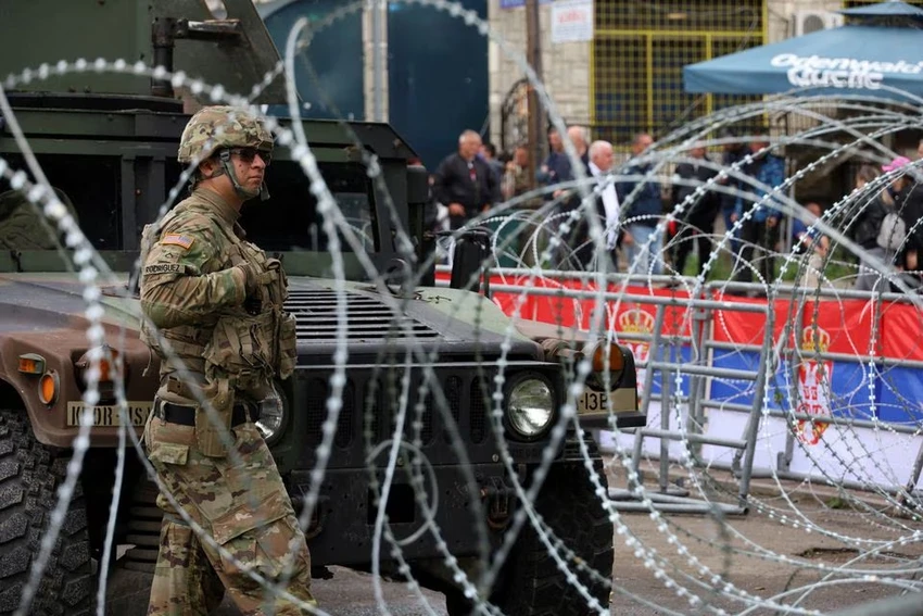 Binh sĩ hòa bình của Tổ chức Hiệp ước Bắc Đại Tây Dương (NATO) tại Kosovo. Ảnh: REUTERS Binh sĩ hòa bình của Tổ chức Hiệp ước Bắc Đại Tây Dương (NATO) tại Kosovo. Ảnh: REUTERS