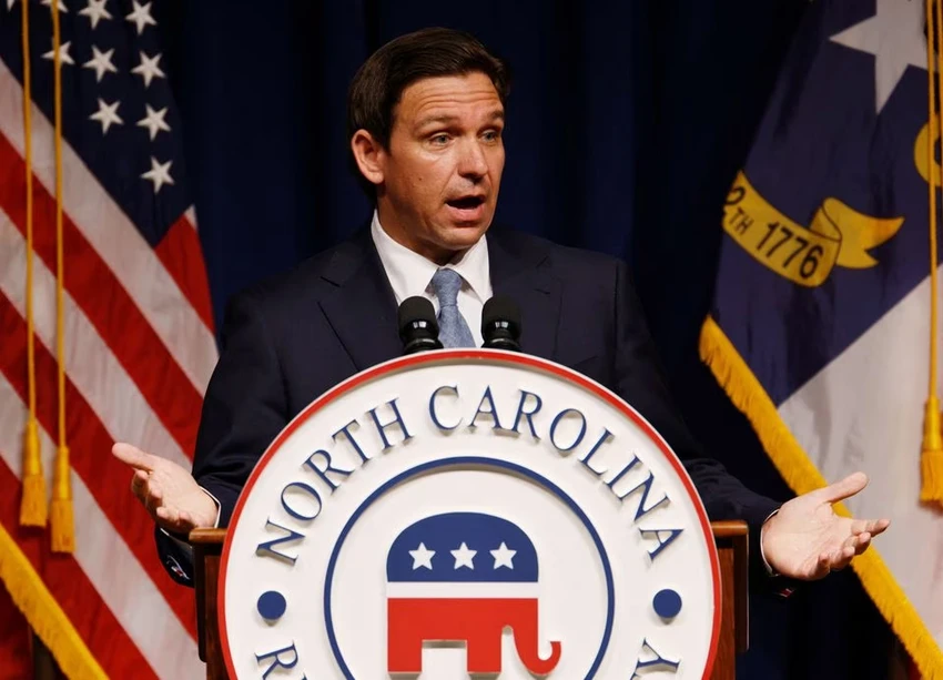 Thống đốc bang Florida - ông Ron DeSantis trong cuộc vận động tranh cử tại bang North Carolina hồi 6-9. Ảnh: REUTERS Ron DeSantis