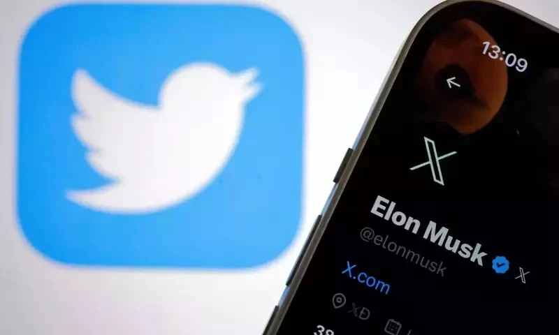 Logo mới của Twitter trên tài khoản của tỉ phú Elon Musk. Ảnh: REUTERS Logo mới của Twitter trên tài khoản của tỉ phú Elon Musk. Ảnh: REUTERS