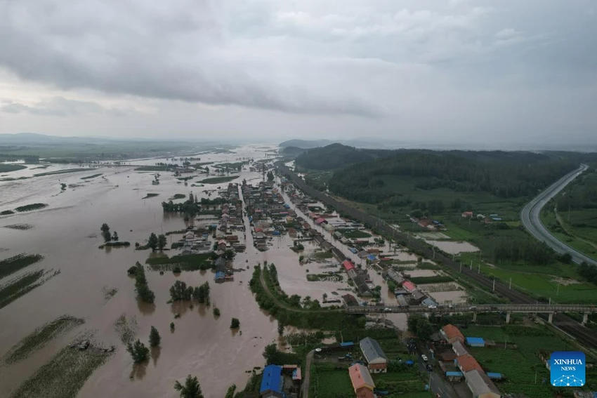 Mưa lớn gây ngập lụt ở thành phố Cáp Nhĩ Tân, tỉnh Hắc Long Giang (Trung Quốc). Ảnh: TÂN HOA XÃ Mưa lớn gây ngập lụt ở thành phố Cáp Nhĩ Tân, tỉnh Hắc Long Giang (Trung Quốc). Ảnh: TÂN HOA XÃ