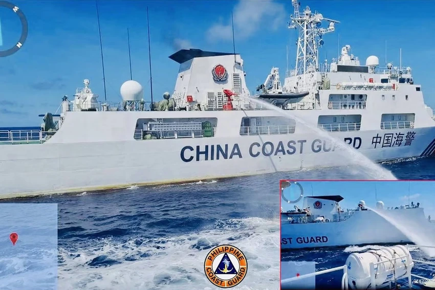 Tàu Trung Quốc bắn vòi rồng vào tàu Philippines hôm 5-8. Ảnh: LỰC LƯỢNG BẢO VỆ BỜ BIỂN PHILIPPINES/AFP