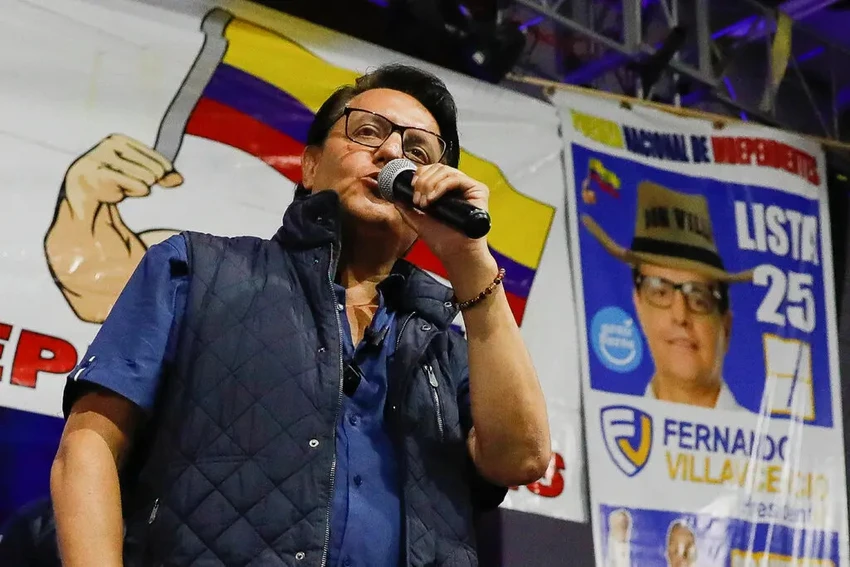 Ông Fernando Villavicencio - ứng viên tổng thống Ecuador - tại buổi vận động tranh cử hôm 9-8, trước khi ông bị ám sát. Ảnh: REUTERS Ông Fernando Villavicencio - ứng viên tổng thống Ecuador - tại buổi vận động tranh cử hôm 9-8, trước khi ông bị ám sát. Ảnh: REUTERS