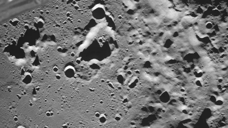 Hình ảnh Mặt Trăng được tàu Luna-25 chụp lại khi được phóng vào không gian. Ảnh: ROSCOSMOS Hình ảnh Mặt Trăng được tàu Luna-25 chụp lại khi được phóng vào không gian. Ảnh: ROSCOSMOS