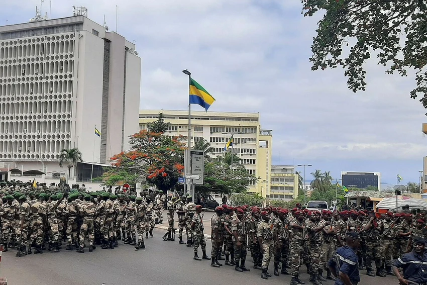 Binh lính Gabon tại thủ đô Libreville (Gabon) vào ngày 2-9. Ảnh: AFP