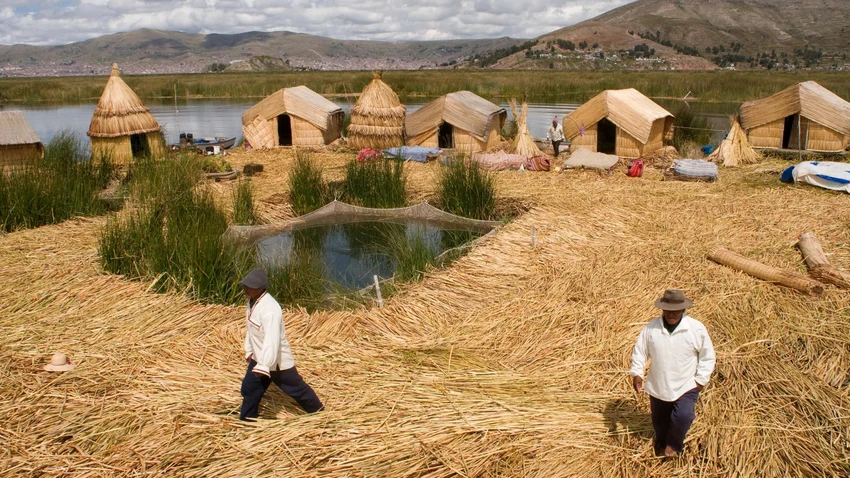 Một hòn đảo của người Uros. Ảnh: AP Một hòn đảo của người Uros. Ảnh: AP