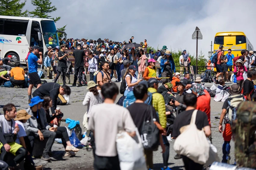 230908155621-04-mount-fuji-overtourism.jpg