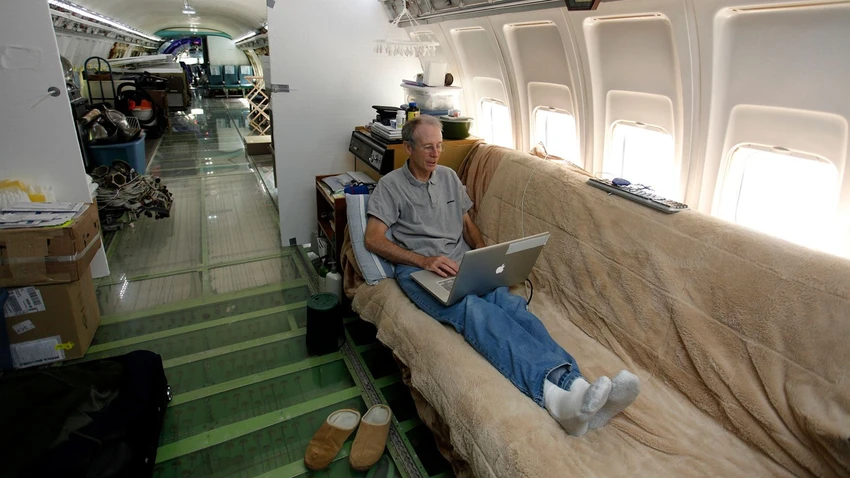 230201154917-04-people-who-live-on-planes-campbell.jpg