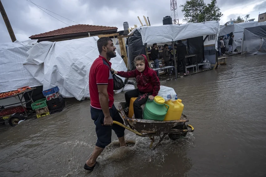 231212155225-03-displaced-civilians-in-gaza.jpg