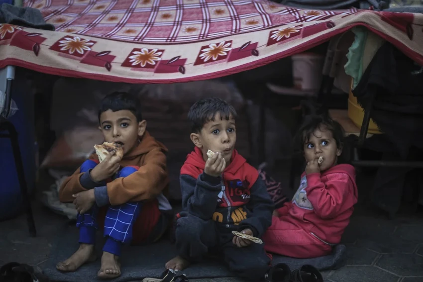 231212155142-02-displaced-civilians-in-gaza-_1_.jpg