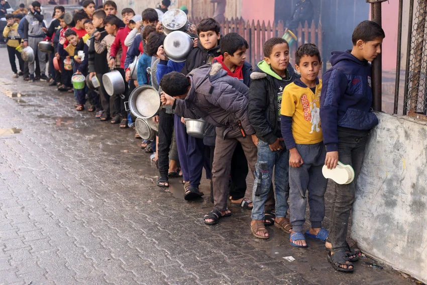 Dân Gaza đói cùng cực, ăn cỏ, uống nước bẩn để sống