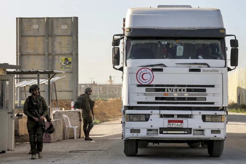 Chật vật đưa hàng viện trợ vào Gaza