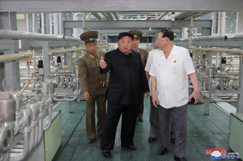 Kim thị sát cơ sở sán xuất vũ khí hạt nhân 3.png