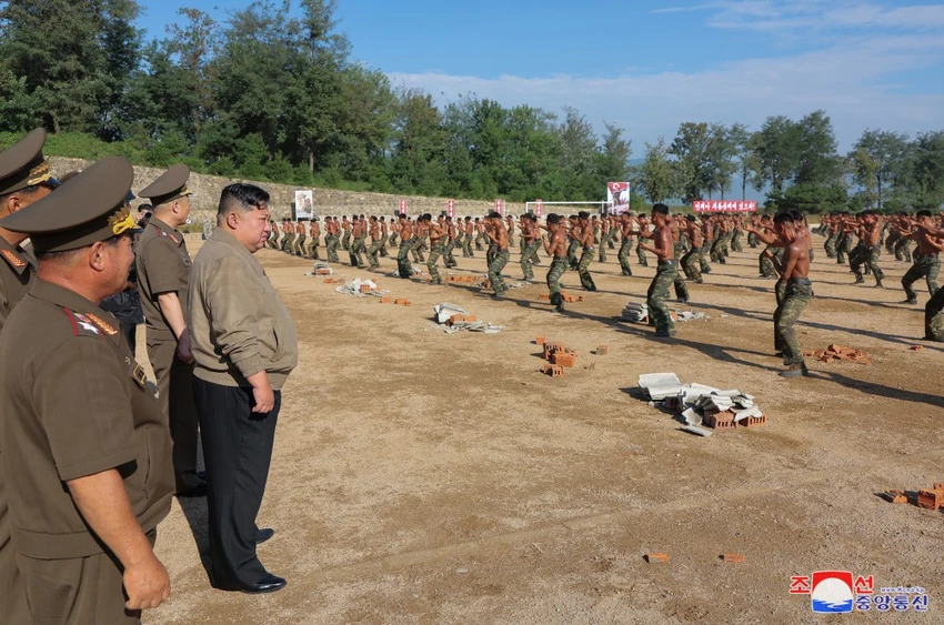 Kim thị sát cơ sở sán xuất vũ khí hạt nhân.png