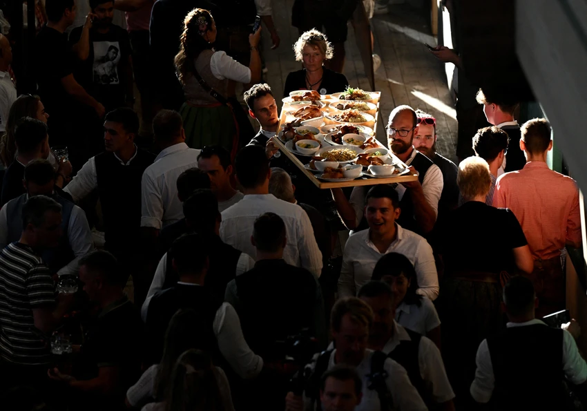 lễ hội bia Oktoberfest 3.png
