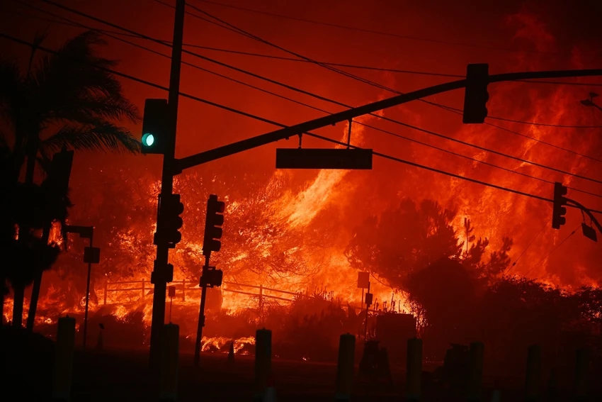 los-angeles-fire-gty-lv-250107-2.jpg