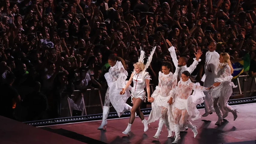 Nữ ca sĩ Lady Gaga trong buổi hòa nhạc bị đánh bom bất thành tại Brazil vào ngày 3-5.jpg
