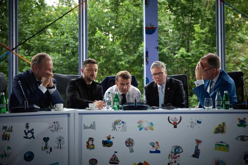 Cặp bài trùng Merzcron và Thủ tướng Anh Keir Starmer, Thủ tướng Ba Lan Donald Tusk và Tổng thống Ukraine Volodymir Zelensky điện đàm với Tổng thống Trump vào ngày 16-5.jpg