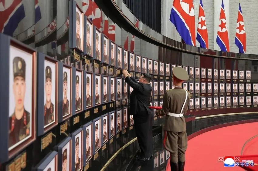 Ông Kim Jong-un hứa sẽ mang lại 'cuộc sống tươi đẹp' cho thân nhân binh sĩ Triều Tiên thiệt mạng ở nước ngoài