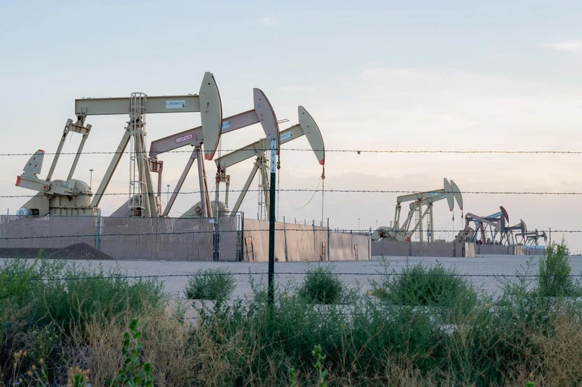 Giàn bơm dầu ở Midland, Texas (Mỹ). Ảnh: THE NEW YORK TIMES Kinh-te-anh-huong-do-xung-dot-My-Israel-Iran.jpg