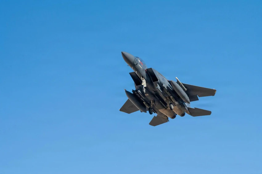 May-bay-F-15-cua-My-bi-ban-roi-o-Iran.jpg
