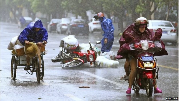 Bão Kalmaegi 'quét' miền Nam Trung Quốc: dân tình khốn đốn ảnh 2 Bão Kalmaegi 'quét' miền Nam Trung Quốc: dân tình khốn đốn ảnh 2