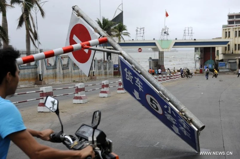 Bão Kalmaegi 'quét' miền Nam Trung Quốc: dân tình khốn đốn ảnh 9 Bão Kalmaegi 'quét' miền Nam Trung Quốc: dân tình khốn đốn ảnh 9