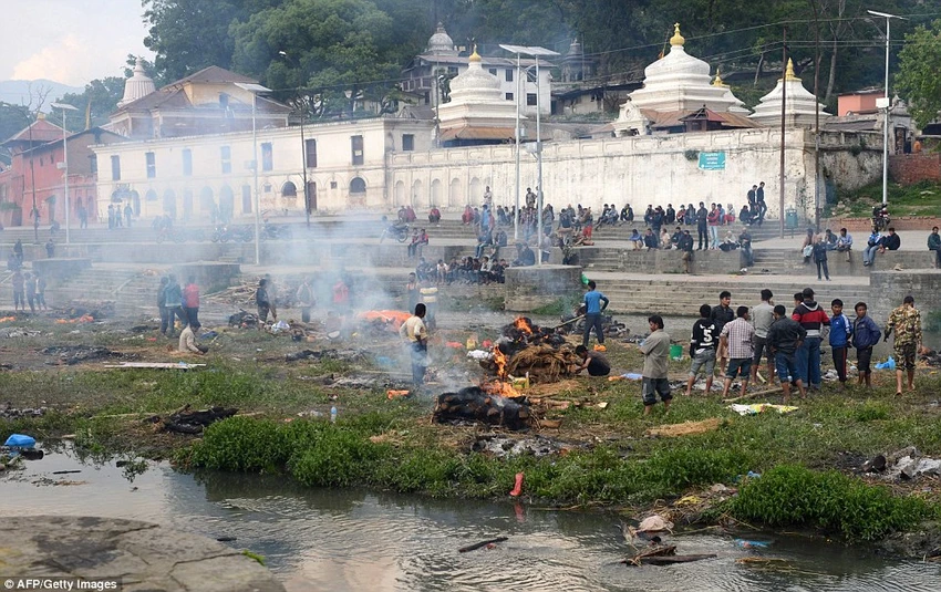Dân Nepal chết nhiều đến mức không có chỗ thiêu ảnh 18 Dân Nepal chết nhiều đến mức không có chỗ thiêu ảnh 18
