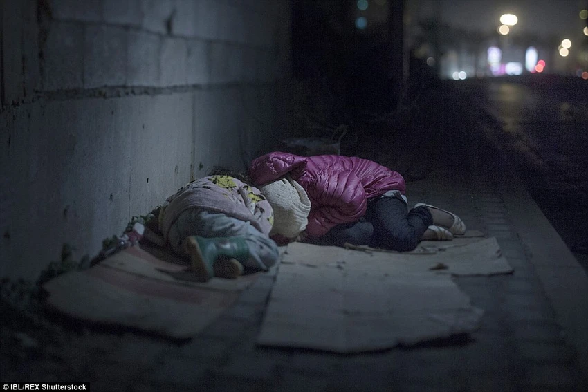 'Rơi nước mắt' vì bộ ảnh trẻ Syria ngủ bờ ngủ bụi ảnh 4 'Rơi nước mắt' vì bộ ảnh trẻ Syria ngủ bờ ngủ bụi ảnh 4