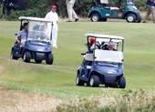 Ông Trump đánh golf ở Scotland, nói sẽ tái tranh cử 2020