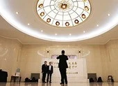 Đại biểu Quốc hội Trung Quốc bị cấm ăn tôm hùm, vi cá mập