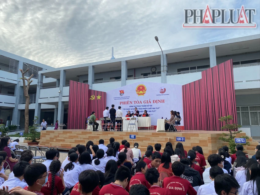 phien-toa-gia-dinh-tai-thpt-gia-dinh-ve-phong-chong-ma-tuy.jpg