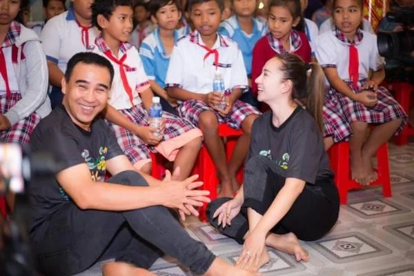 Đại sứ bóng đá Huỳnh Trang Nhi:'Anh Quyền Linh, đừng bỏ cuộc…' ảnh 7 Đại sứ bóng đá Huỳnh Trang Nhi:'Anh Quyền Linh, đừng bỏ cuộc…' ảnh 7