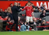 Solskjaer nói gì với cầu thủ MU trong phòng thay đồ?