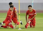 Hùng Dũng bỏ AFF Cup, hồi hộp chờ thủ tục cho Hoàng Anh