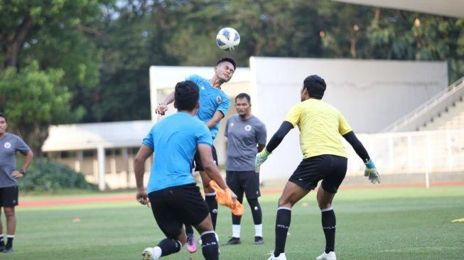 Đội tuyển U-23 Indonesia ráo riết rèn luyện tại Jakarta trước khi lên đường sang Hàn Quốc tập huấn hai tuần... Đội tuyển U-23 Indonesia ráo riết rèn luyện tại Jakarta trước khi lên đường sang Hàn Quốc tập huấn hai tuần...