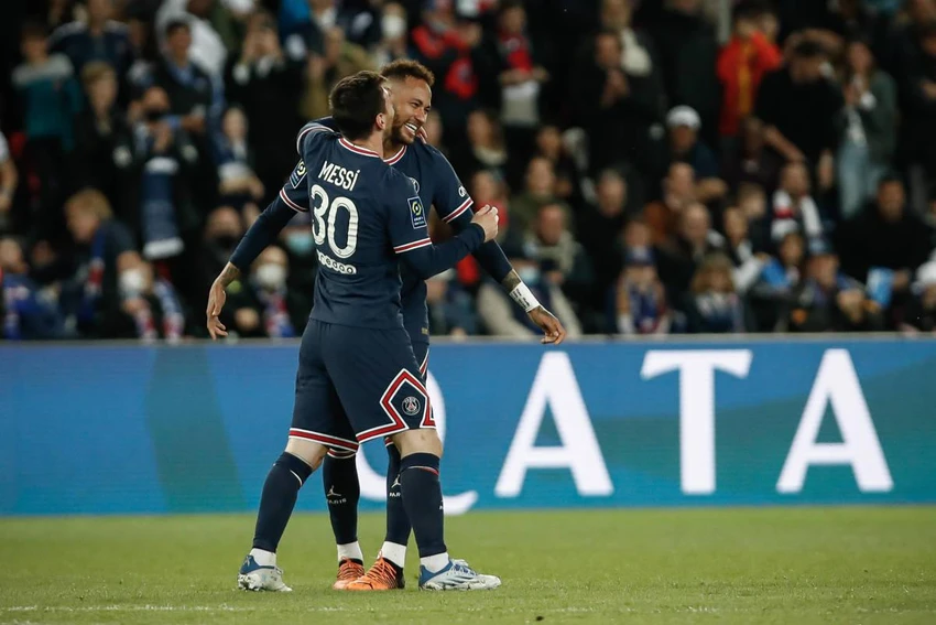Có những thời điểm, chân sút người Argentina và Brazil không nhận được sự ủng hộ của các cổ động viên PSG. Ảnh: CGI.