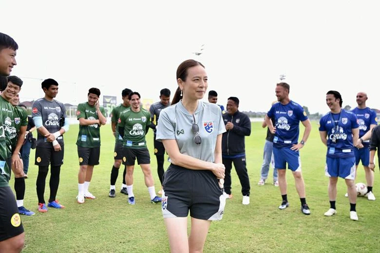 Nữ trưởng đoàn của bóng đá Thái Lan rất mong sẽ gặp U-23 Việt Nam trong trận chung kết SEA Games 31... Nữ trưởng đoàn của bóng đá Thái Lan rất mong sẽ gặp U-23 Việt Nam trong trận chung kết SEA Games 31...