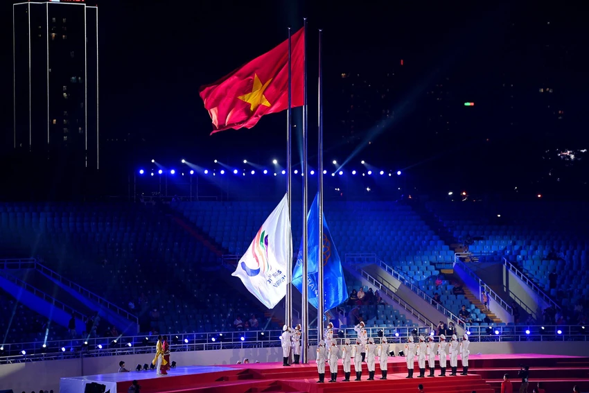 ... với lễ thượng cờ trang trọng. Ảnh: ANH PHƯƠNG. ... với lễ thượng cờ trang trọng. Ảnh: ANH PHƯƠNG.