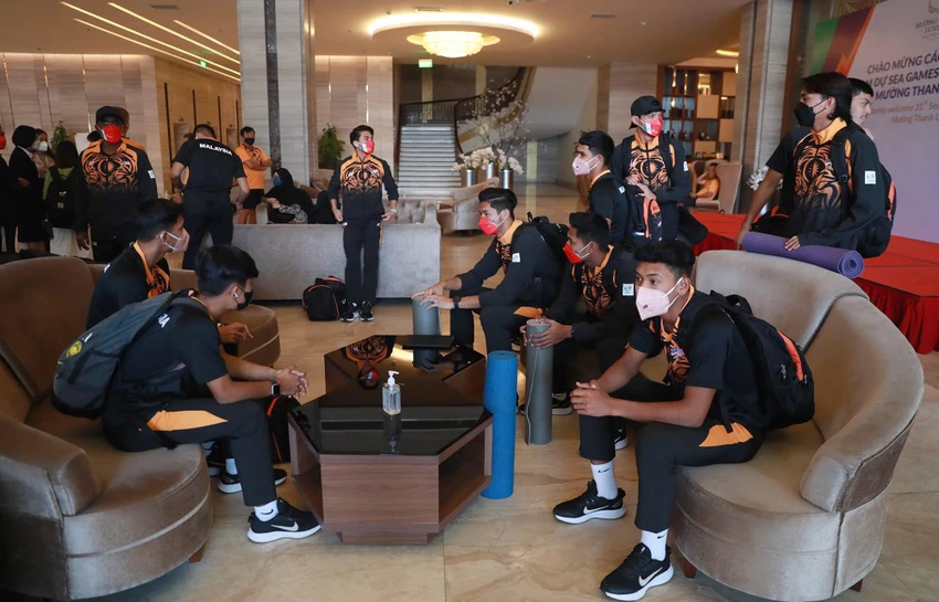 Ông Maloney đánh giá cao U-23 Việt Nam và dặn dò các cầu của mình là muốn trở thành nhà vô địch, các bạn phải đánh bại những đội bóng tốt nhất. Ông Maloney đánh giá cao U-23 Việt Nam và dặn dò các cầu của mình là muốn trở thành nhà vô địch, các bạn phải đánh bại những đội bóng tốt nhất.