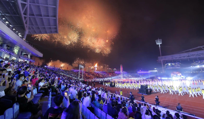 Lễ khai mạc SEA Games 31 diễn ra rực rỡ trên sân vận động Mỹ Đình. Ảnh: ANH PHƯƠNG.