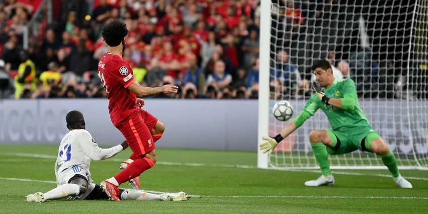 Thủ thành Thibaut Courtois đã xuất thần vô hiệu hóa những pha dứt điểm của Salah và đồng đội. Ảnh: CGI. Thủ thành Thibaut Courtois đã xuất thần vô hiệu hóa những pha dứt điểm của Salah và đồng đội. Ảnh: CGI.