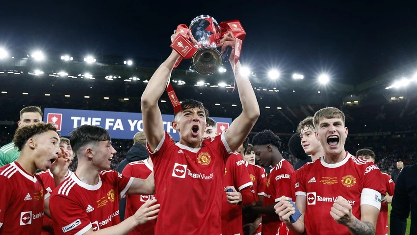 Ronaldo tin tưởng vào lứa cầu thủ trẻ MU vừa giành chức vô địch U-18. Ảnh: CGI. Ronaldo tin tưởng vào lứa cầu thủ trẻ MU vừa giành chức vô địch U-18. Ảnh: CGI.