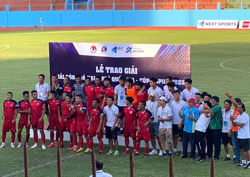Bóng đá Bình Thuận giành vé lên chơi hạng Nhất quốc gia sau 28 năm. Ảnh: ĐỨC VŨ. Bóng đá Bình Thuận giành vé lên chơi hạng Nhất quốc gia sau 28 năm. Ảnh: ĐỨC VŨ.